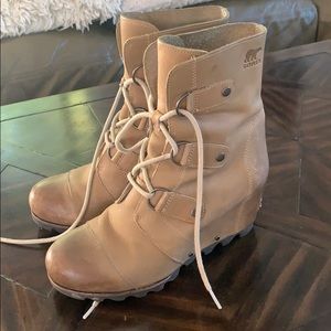 Sorel Joan of Arctic waterproof wedge boot SZ 8.5